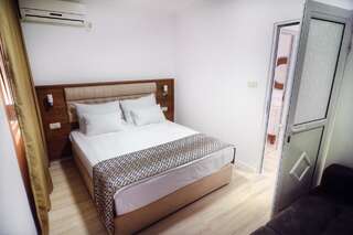 Отель Hotel Adrović Свети-Стефан Семейный люкс с 2 спальнями-5