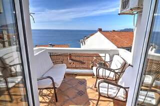 Отель Hotel Adrović Свети-Стефан Семейный люкс с 2 спальнями-8