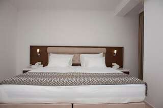 Отель Hotel Adrović Свети-Стефан Семейные апартаменты с 2 спальнями и видом на море-6