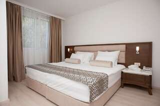 Отель Hotel Adrović Свети-Стефан Семейные апартаменты с 2 спальнями и видом на море-8